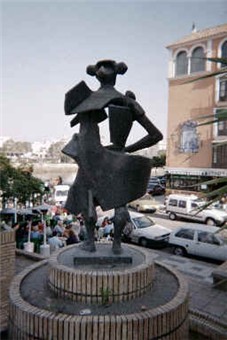 Triana Monumento a Don Juan Belmonte, obra del escultor Venancio Blanco